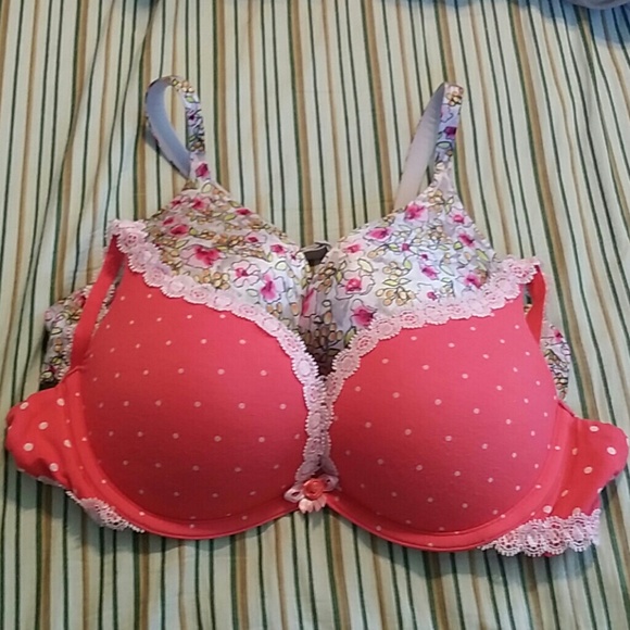VICTORIA'S SECRET  PUSH UP BRA BUNDLE