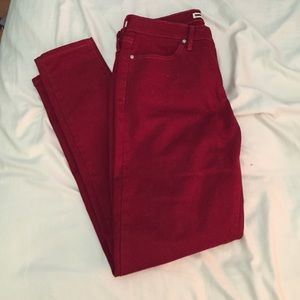 Burgundy Levi jeggings never worn