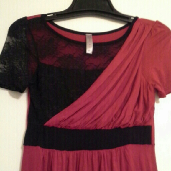Gilli Dresses & Skirts - Red black lace dress