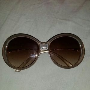 Guess sun glasses Pre owned in excellent condition
