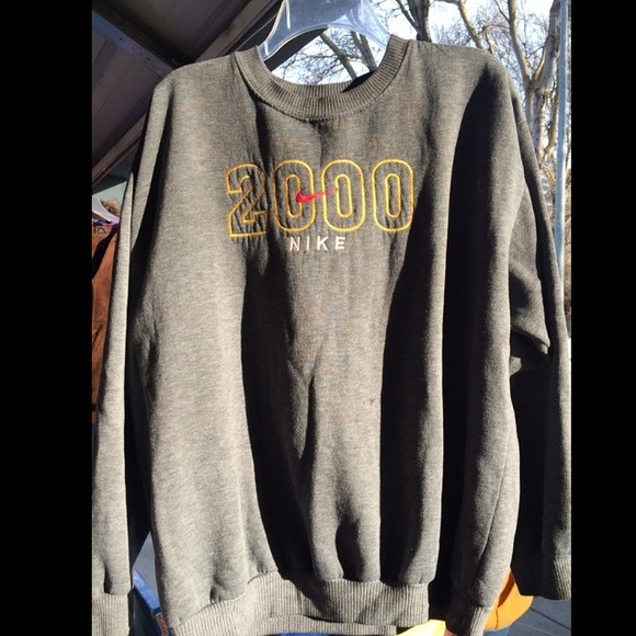 Year 2000 older Nike, vintage fit