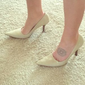 9 1/2 Nine West gently used pointed toe heels.