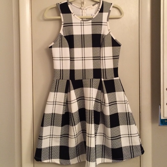 BEAUTIFUL NWT b/w plaid A-line dress - Size Large