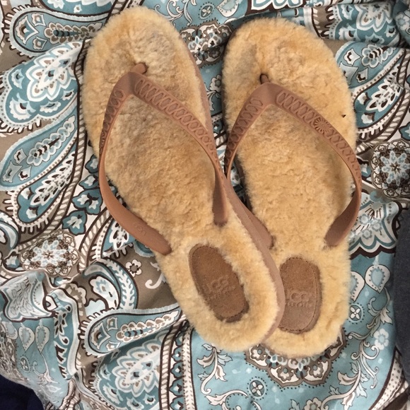 Ugg flip flops