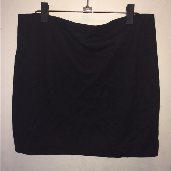 Two Body-con Skirts - Picture 3 of 4