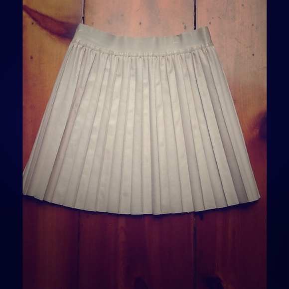Hinge Cream Pleated Skirt - Picture 1 of 4