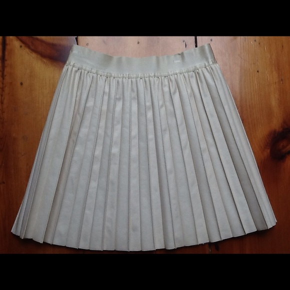Hinge Cream Pleated Skirt - Picture 2 of 4