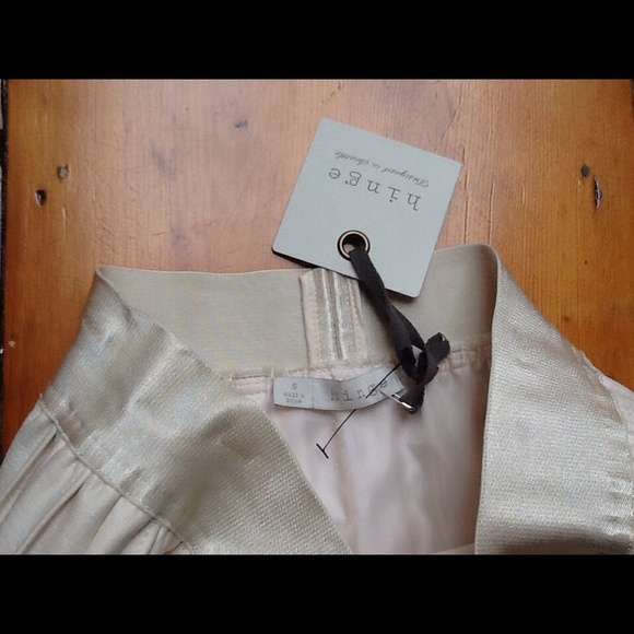 Hinge Cream Pleated Skirt - Picture 3 of 4