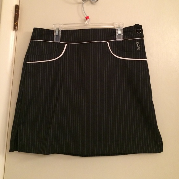 Izod Women's black golf skirt - size 2