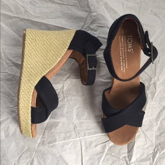 TOMS - black canvas wedges. NWOT.