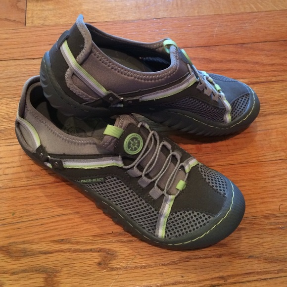 Water shoes