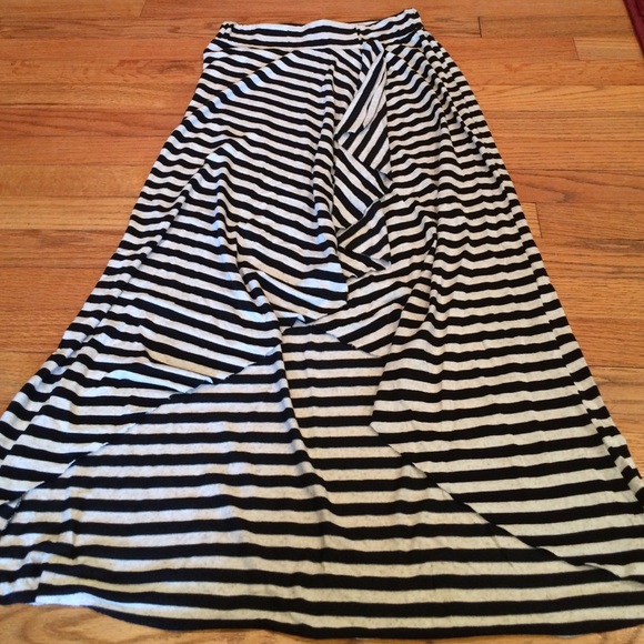 Black and grey stripped high low maxi skirt