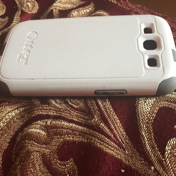 Galaxy s3 otter box - Picture 2 of 3