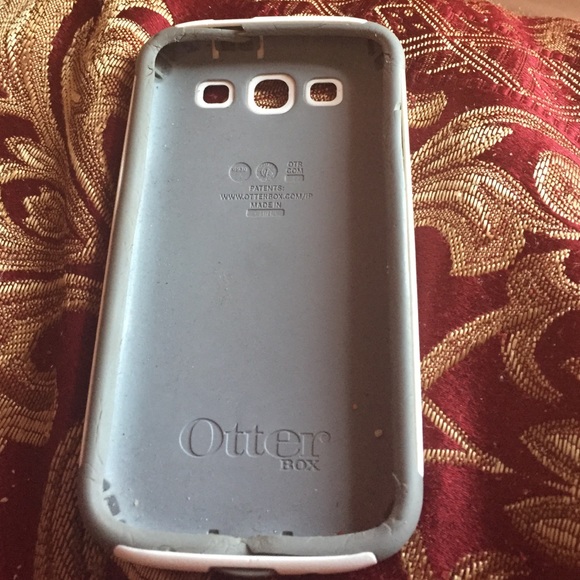 Galaxy s3 otter box - Picture 3 of 3