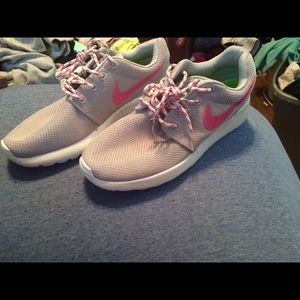 Women's Nike Roshes