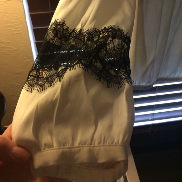 Blouse - Picture 2 of 3