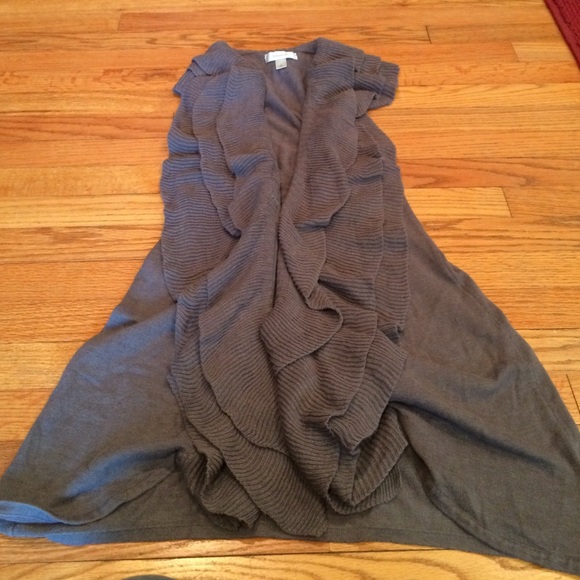 Grey ruffled long sweater