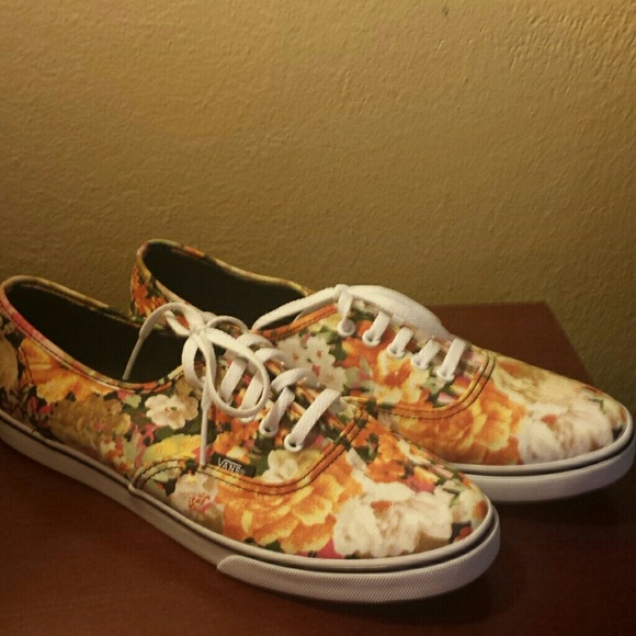 Hold Womens Vans size 9.5