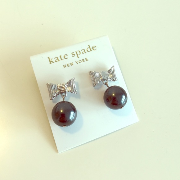 All Wrapped Up Grey Pearl White Gold Earrings