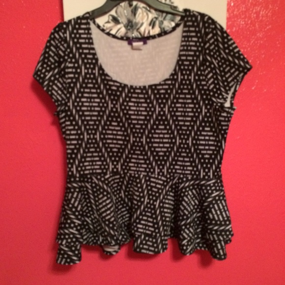 Black Aztec print peplum top. Size 2x