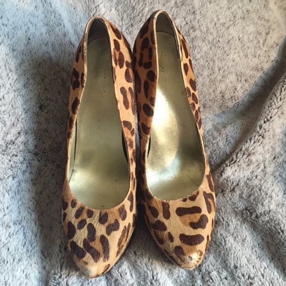 Jessica Simpson pumps
