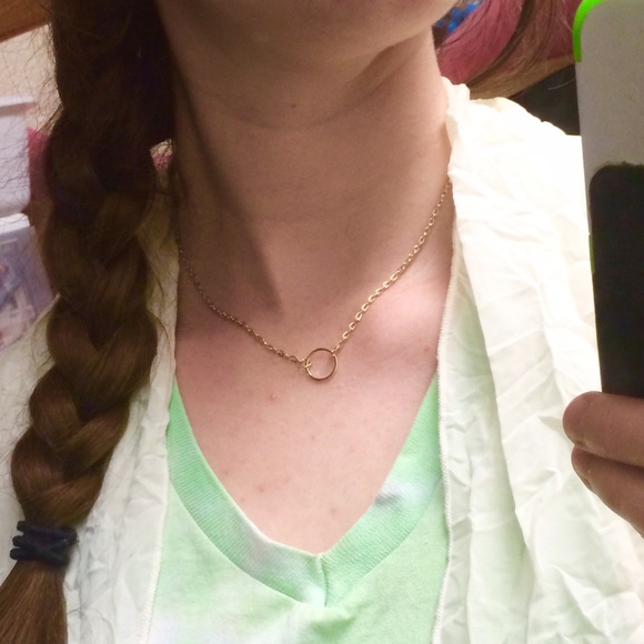 Gold circle necklace - Picture 4 of 4