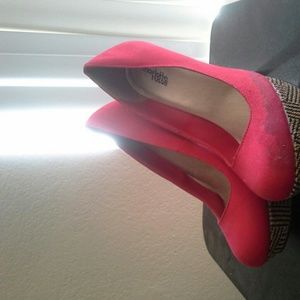 Red Shoes with pattern heel Red Shoes with pattern heel