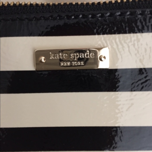 Kate Spade Wallet 🎉HP🎉 - Picture 2 of 4