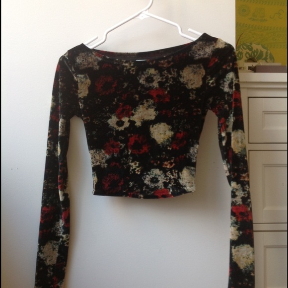 Long sleeve floral crop top