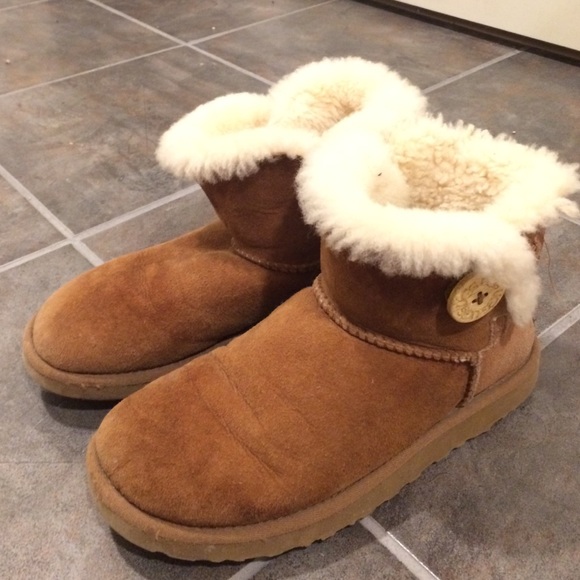 UGG Mini bailey button boots