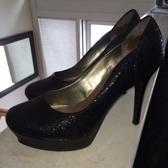 💥sold💥 Black glitter guess heels in bundle