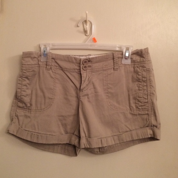 Forever 21 khaki short - size L
