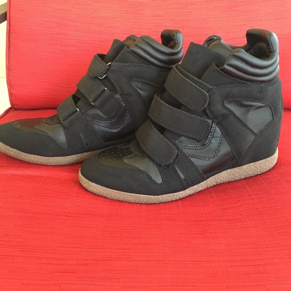 Black Wedges