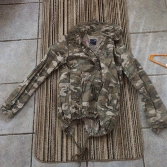 Light weight army colored jacket American eagle