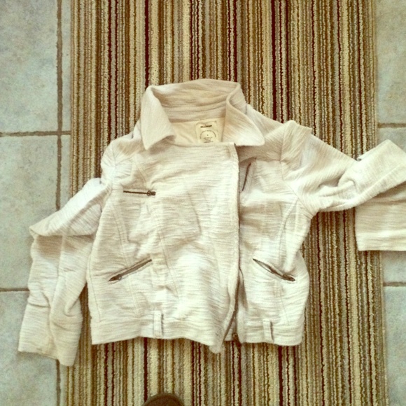 Fun chic zip up short size small alil hop