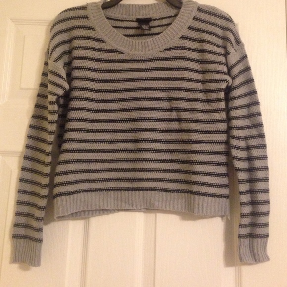 Crop top sweater