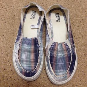 Plaid slip ons. Look great with denim! Good cond
