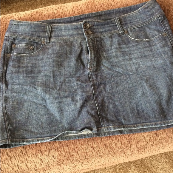 💥SOLD💥 Denim skirt - Picture 1 of 4