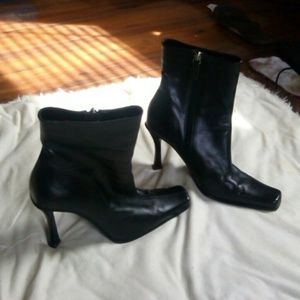 GUESS black leather short boots