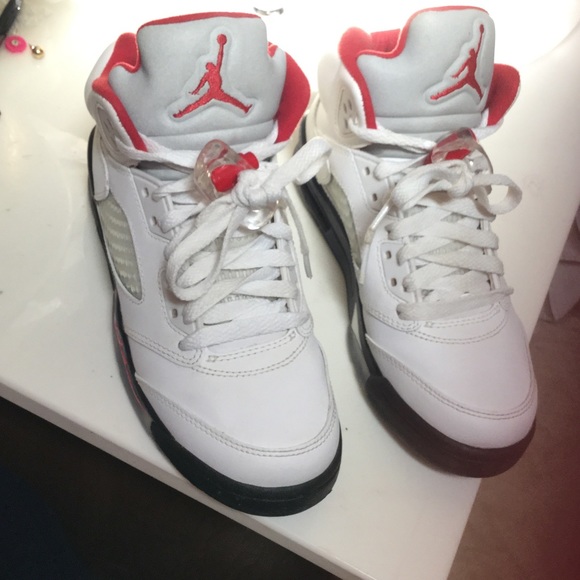 SOOOLLDDD ON MECARI fire red 5's - Picture 2 of 4