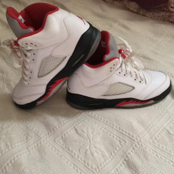 SOOOLLDDD ON MECARI fire red 5's - Picture 4 of 4