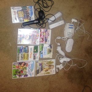 Wii Games, controllers & charger , nunchucks