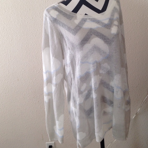 Pretty Cloud sweater with bow back - Picture 2 of 4