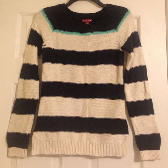 Stringed sweater