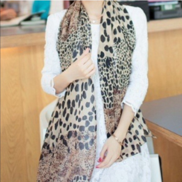 💙Safari Print Sheer Scarf - Picture 2 of 4