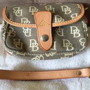 Dooney & Bourke wristlet