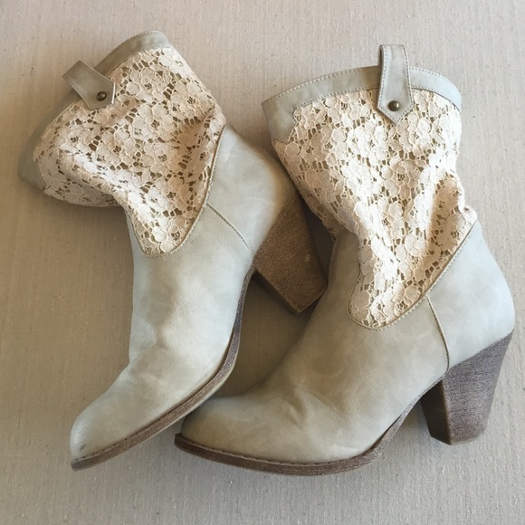 🍒REDUCED🍒BKE lace and suede booties