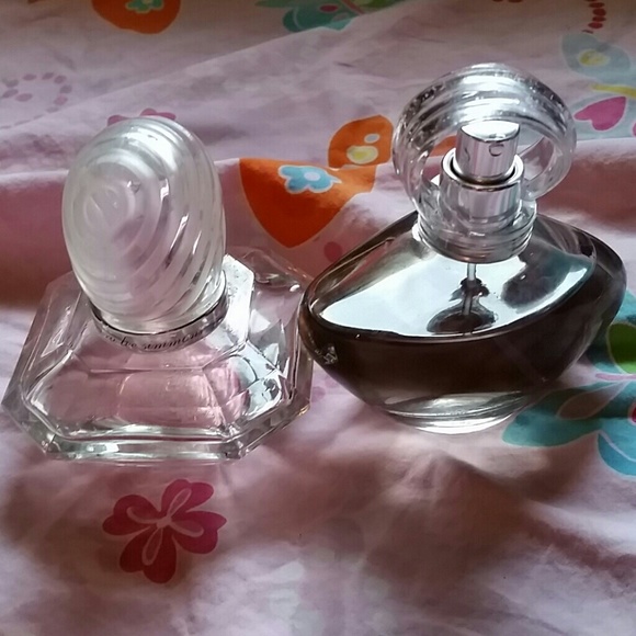 2 bottles of pretty collectible perfume bottles - Picture 1 of 4