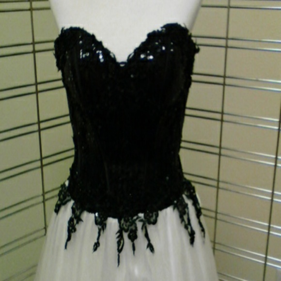 Dress - Picture 2 of 4