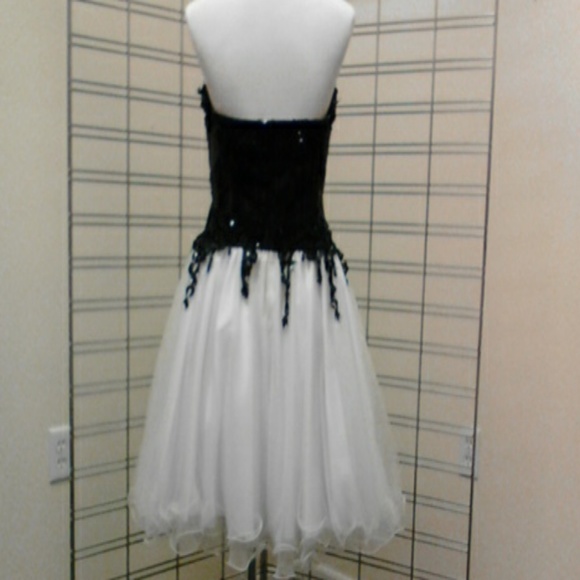 Dress - Picture 4 of 4